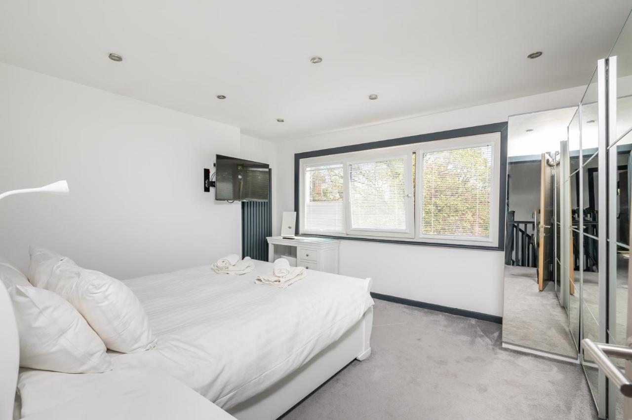 Modern Duplex Apt With 75 Inch Tv I Pass The Keys York Exterior foto